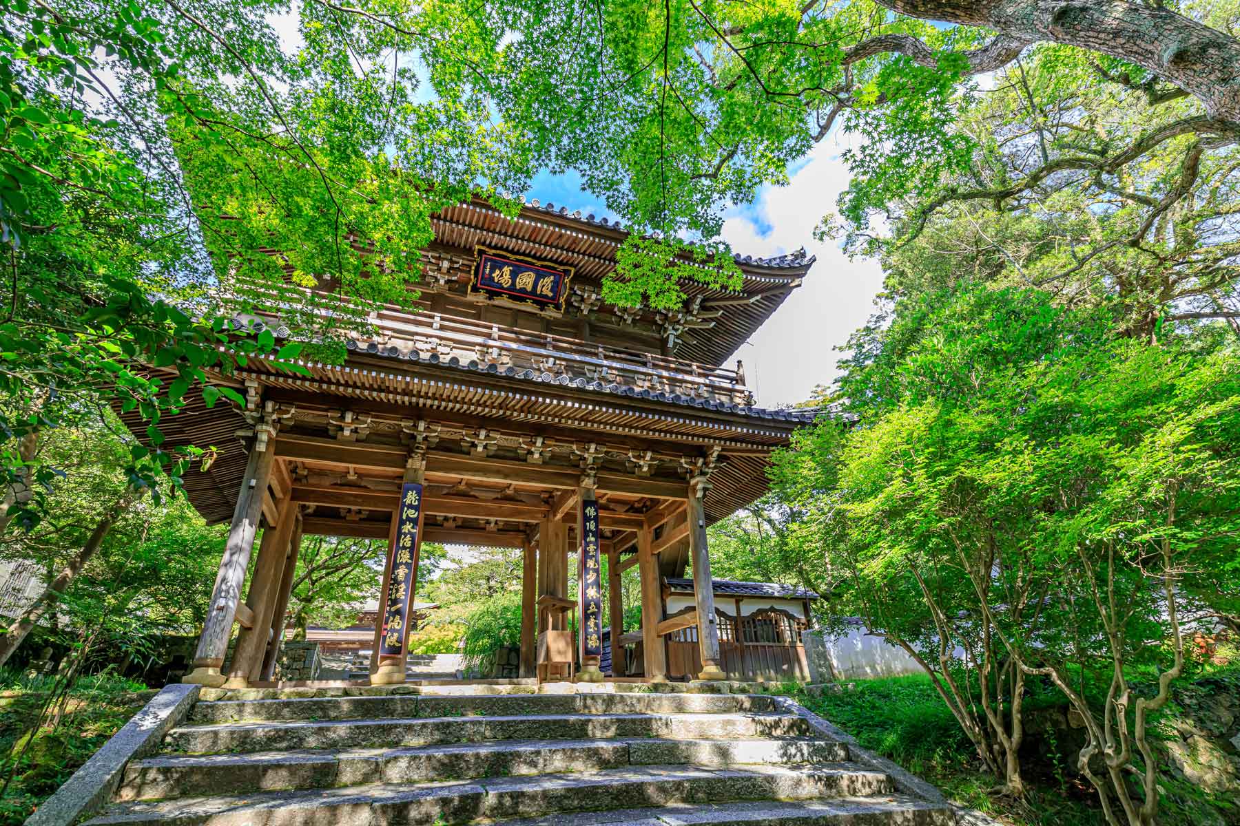 Tempel im Wald, Sinnbild für Ruhe und Tradition